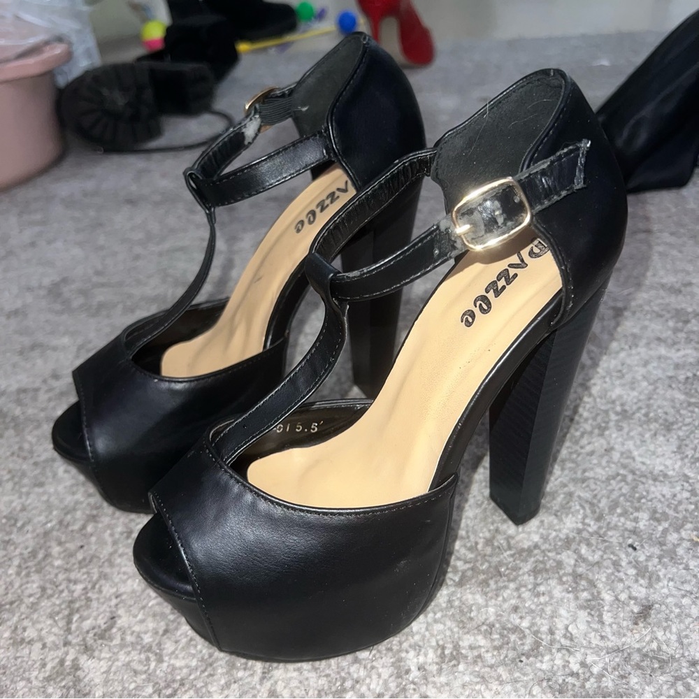 BLACK STRAP PEEP TOE PLATFORM HEELS
